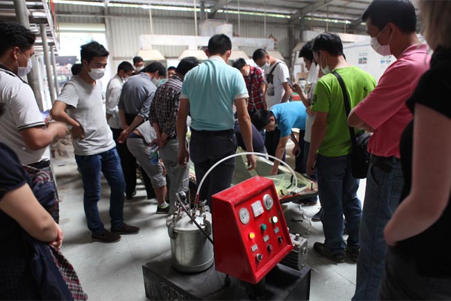 啟動設(shè)備，開始進(jìn)行真空導(dǎo)入