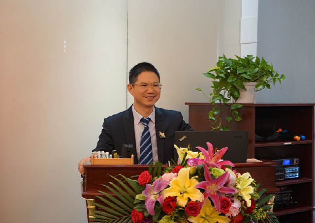 在此次季度會(huì)上,我們敬愛的賴董的一番主題為“接地氣,干實(shí)事,求蛻變”的演講鏗鏘有力振奮人心